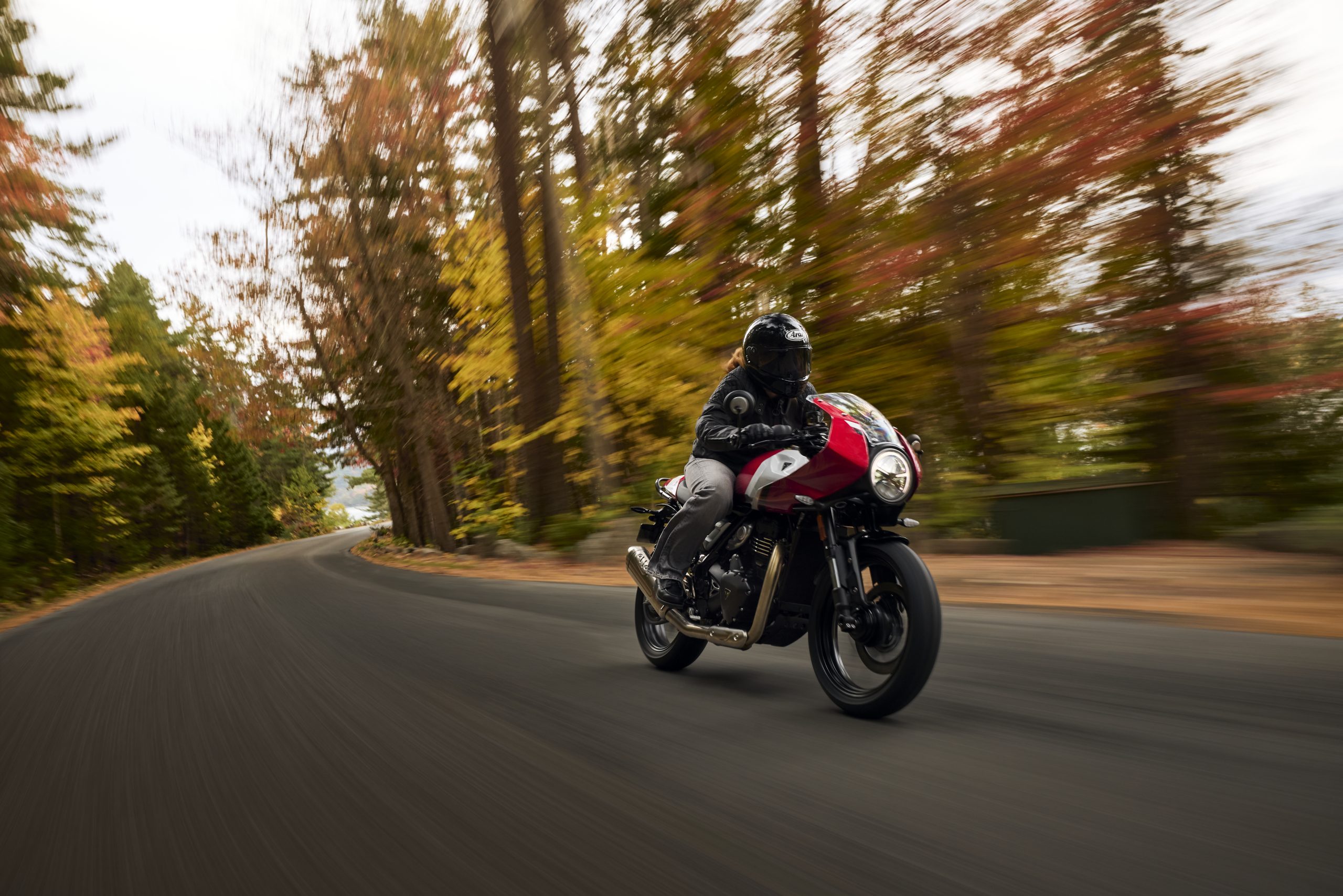 Debut Triumph Thruxton 400 dan Tracker 400 di GIIAS 2026: Inovasi Sepeda Motor Premium